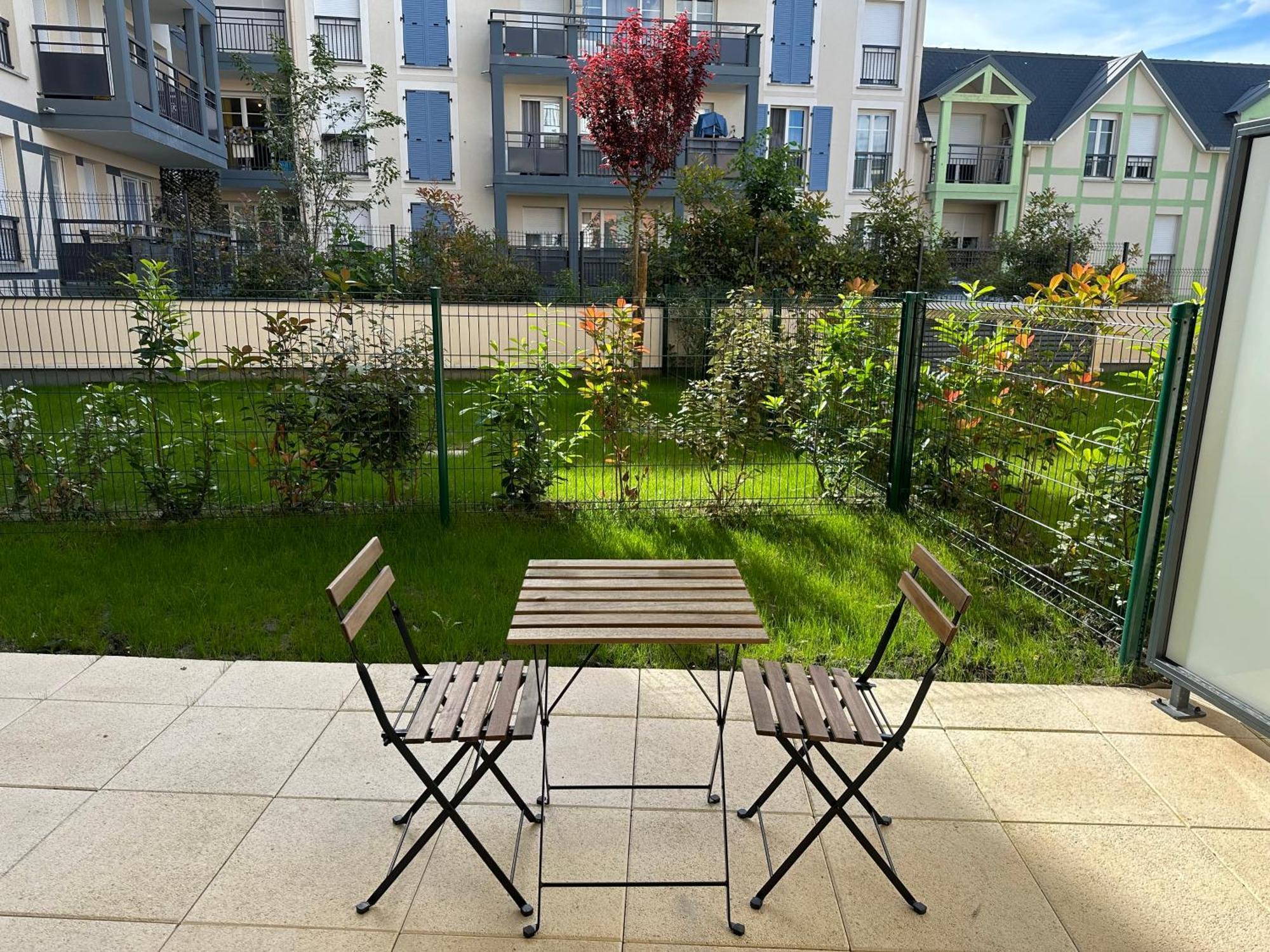 Appartement 2 Pieces Neuf Avec Sont Jardin Prive フランコンヴィル エクステリア 写真